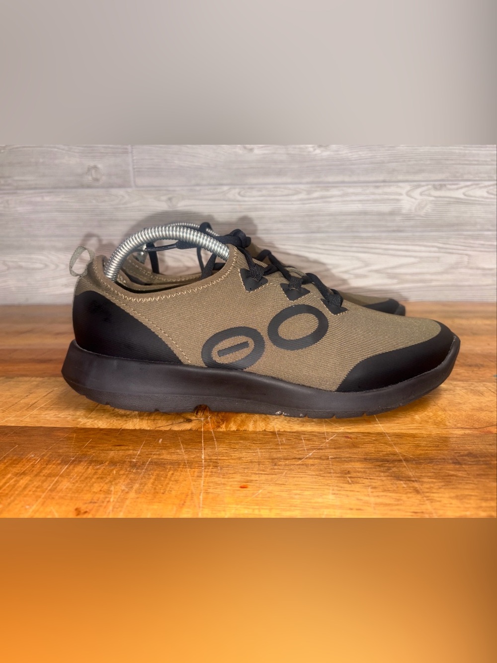 OOFOS OOmg Sport LS Low Sneaker Recovery Shoe Olive Green Men’s Size 10.5